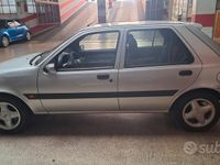 Usata Ford Fiesta 75 CV (55 kW) 2001 Grigio Utilitaria