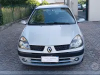 Usata Renault Clio II 75 CV (55 kW) 2004 Grigio Berlina