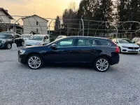 Usata Volvo V60 Ocean Race 120 CV (88 kW) 2016 Blu Station wagon