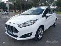 Usata Ford Fiesta 97 CV (71 kW) 2014 Bianco Utilitaria