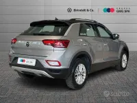 Usata VW T-Roc Life 110 CV (80 kW) 2023 Grigio SUV