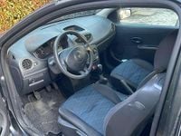 Usata Renault Clio II LE 75 CV (55 kW) 2007 Berlina