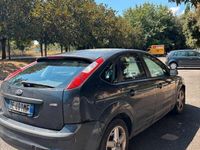 Usata Ford Focus 100 CV (73 kW) 2006 Blu Utilitaria