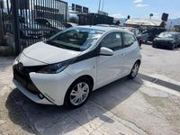 Usata Toyota Aygo X-clusiv 69 CV (50 kW) 2017 Bianco Utilitaria