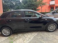 Usata Kia Rio 84 CV (61 kW) 2019 Nero Berlina
