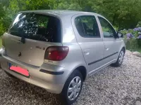 Usata Toyota Yaris 68 CV (50 kW) 2000 Grigio Utilitaria