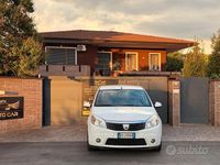 Usata Dacia Sandero Lauréate 75 CV (55 kW) 2008 Bianco Utilitaria