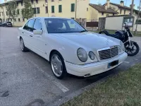 Usata Mercedes E220 Avantgarde 125 CV (91 kW) 1999 Berlina