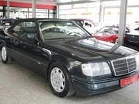 Usata Mercedes E300 Sportline 220 CV (161 kW) 1996 Nero Cabrio
