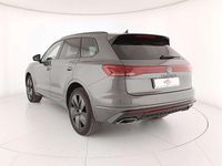 Usata VW Touareg R-line 231 CV (169 kW) 2024 Silicon grey metallizzato SUV