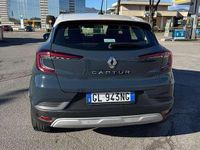 Usata Renault Captur Intens 101 CV (74 kW) 2023 Blu/azzurro SUV