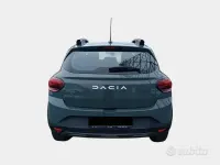 Usata Dacia Sandero Expression 91 CV (66 kW) 2023 Verde scuro Berlina