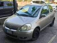 Usata Toyota Yaris 65 CV (47 kW) 2005 Grigio Utilitaria