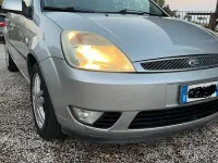 Usata Ford Fiesta 75 CV (55 kW) 2005 Grigio Utilitaria