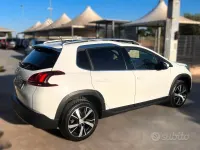 Usata Peugeot 2008 Allure 120 CV (88 kW) 2017 Bianco SUV