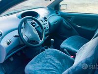 Usata Toyota Yaris 68 CV (50 kW) 2002 Blu Utilitaria
