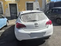 Usata Opel Astra 110 CV (80 kW) 2011 Bianco Berlina