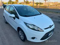 Usata Ford Fiesta Titanium 82 CV (60 kW) 2010 Bianco Berlina