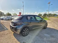 Usata Peugeot 208 Allure 92 CV (67 kW) 2015 Grigio Utilitaria
