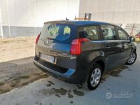 Usata Peugeot 5008 Allure 115 CV (84 kW) 2012 Grigio Monovolume