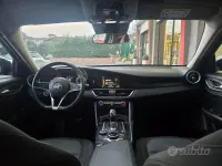 Usata Alfa Romeo Giulia 150 CV (110 kW) 2017 Grigio Berlina