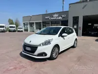 Usata Peugeot 208 Active 82 CV (60 kW) 2019 Bianco Utilitaria
