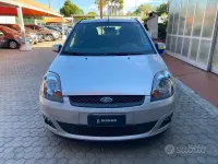Usata Ford Fiesta 75 CV (55 kW) 2007 Grigio Utilitaria