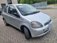 Begagnad Toyota Yaris 68 HK (50 kW) 2000 Grå Sedan