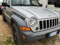 Usata Jeep Cherokee 163 CV (119 kW) 2005 Grigio SUV