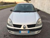 Usata Renault Clio II Expression 58 CV (42 kW) 2003 Argento Berlina