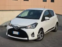 Usata Toyota Yaris Hybrid Style 73 CV (53 kW) 2015 Bianco Berlina