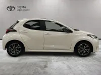 Usata Toyota Yaris Hybrid Lounge 116 CV (85 kW) 2022 Bianco Berlina