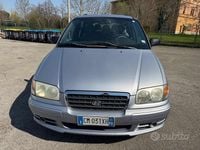 Usata Hyundai Trajet GLS 113 CV (83 kW) 2004 Grigio Monovolume