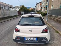 Usata Opel Adam Rocks Rocks 70 CV (51 kW) 2017 Bianco Utilitaria