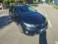 Usata Toyota Auris Hybrid Lounge 99 CV (72 kW) 2015 Blu/azzurro Berlina