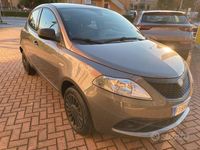 Usata Lancia Ypsilon 69 CV (50 kW) 2019 Grigio Utilitaria