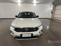 Usata VW T-Roc Life 149 CV (109 kW) 2022 Beige SUV