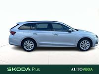 Usata Skoda Octavia Executive 150 CV (110 kW) 2024 Grigio pastello Station wagon