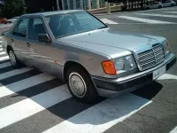 Usata Mercedes E200 122 CV (89 kW) 1992 Blu/azzurro Berlina