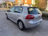 Usata VW Golf V Sportline 105 CV (77 kW) 2004 Grigio Utilitaria