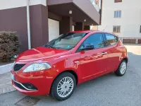 Usata Lancia Ypsilon Silver 69 CV (50 kW) 2017 Rosso Utilitaria