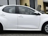 Usata Toyota Yaris Hybrid Active 92 CV (67 kW) 2023 Bianco Berlina