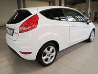 Usata Ford Fiesta Titanium 82 CV (60 kW) 2010 Bianco Utilitaria