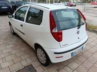 Usata Fiat Punto Active 60 CV (44 kW) 2009 Bianco Utilitaria