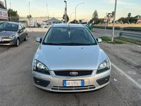 Usata Ford Focus Ghia 90 CV (66 kW) 2006 Argento Station wagon