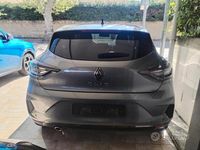 Usado Renault Clio V Techno 91 CV (66 kW) 2025 Plateado Berlina