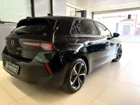 Usata Opel Astra Elegance 131 CV (96 kW) 2024 Nero Utilitaria