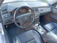 Usata Mercedes E320 Avantgarde 197 CV (144 kW) 2000 Grigio Berlina