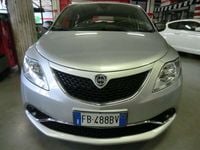 Usata Lancia Ypsilon Gold 69 CV (50 kW) 2016 Argento Utilitaria