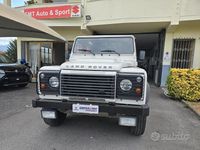 Usata Land Rover Defender S 122 CV (89 kW) 2010 Bianco SUV